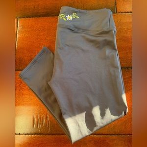 COPY - Alp n Rock gray capri leggings. Size 1/ small. Brand new with tags